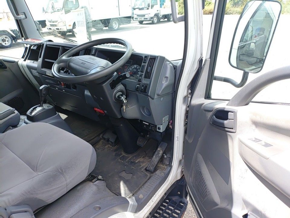 2014 Isuzu Elf auction photo 3