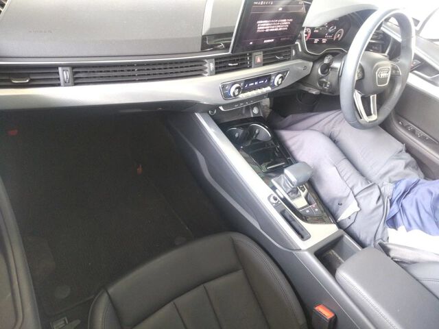 2023 Audi A4 Avant 35TDIアドバンス auction photo 3