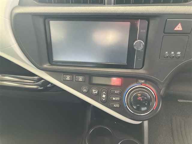 2013 Toyota Aqua S auction photo 6