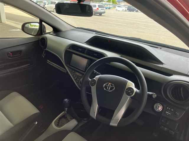 2013 Toyota Aqua S auction photo 3