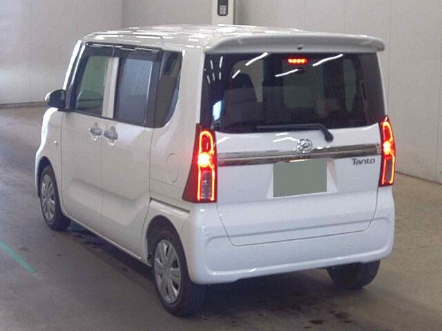 2025 Daihatsu Tanto L auction photo 2