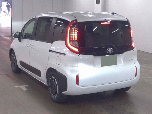 2026 Toyota Sienta Hybrid Z auction photo 2