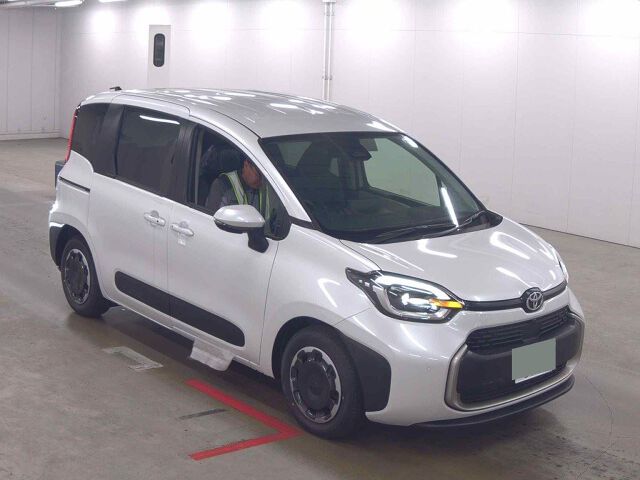 Japan Auction Vehicles 8 2026 Toyota Sienta Hybrid Z auction photo