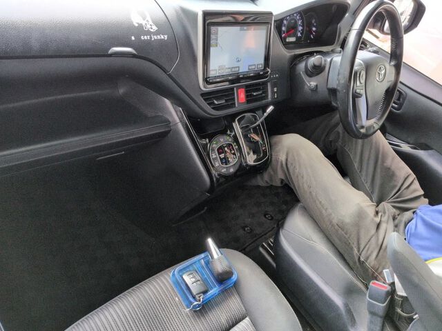 2017 Toyota Noah SI auction photo 3