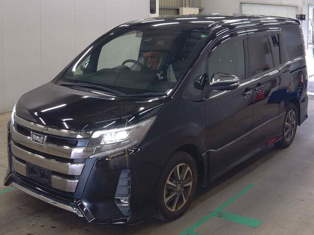 2017 Toyota Noah SI auction photo 4