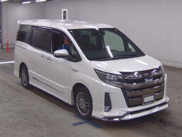 2018 Toyota Noah HV SI WXB Japan auction vehicle