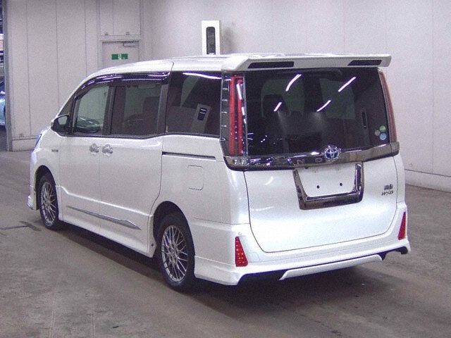 2018 Toyota Noah HV SI WXB auction photo 2