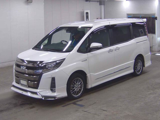 2018 Toyota Noah HV SI WXB auction photo 4