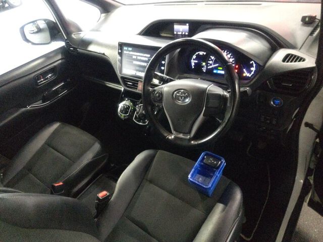 2018 Toyota Noah HV SI WXB auction photo 3