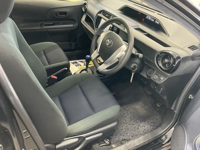 2015 Toyota Aqua S auction photo 4