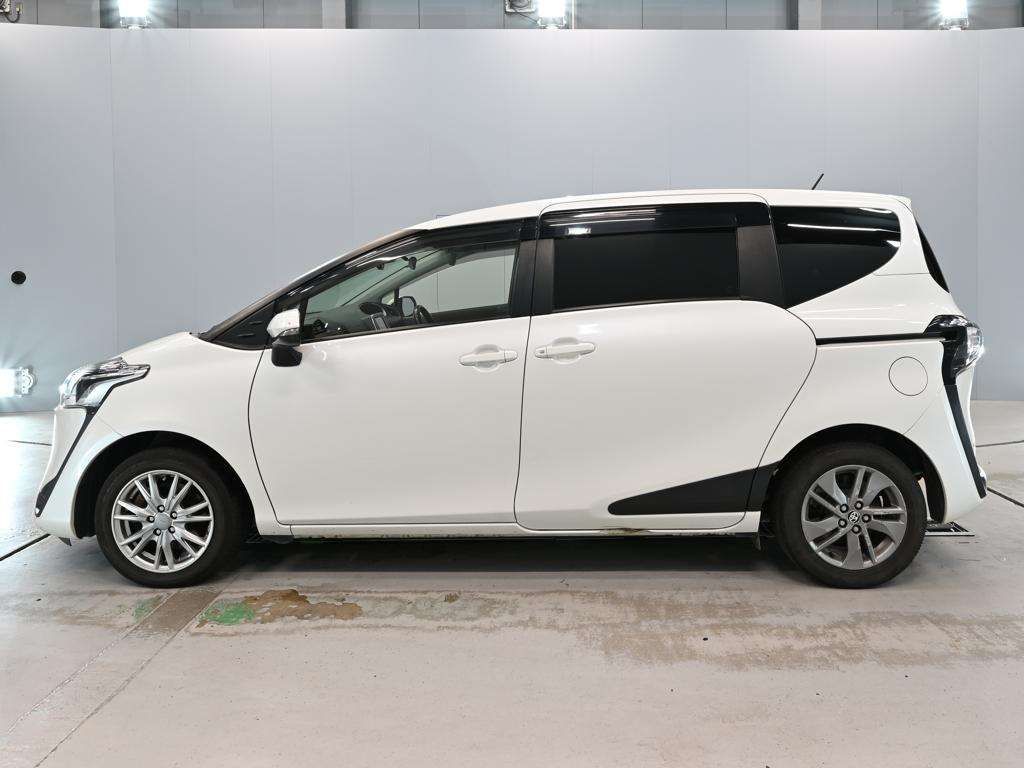 2021 Toyota Sienta ハイブリット auction photo 4