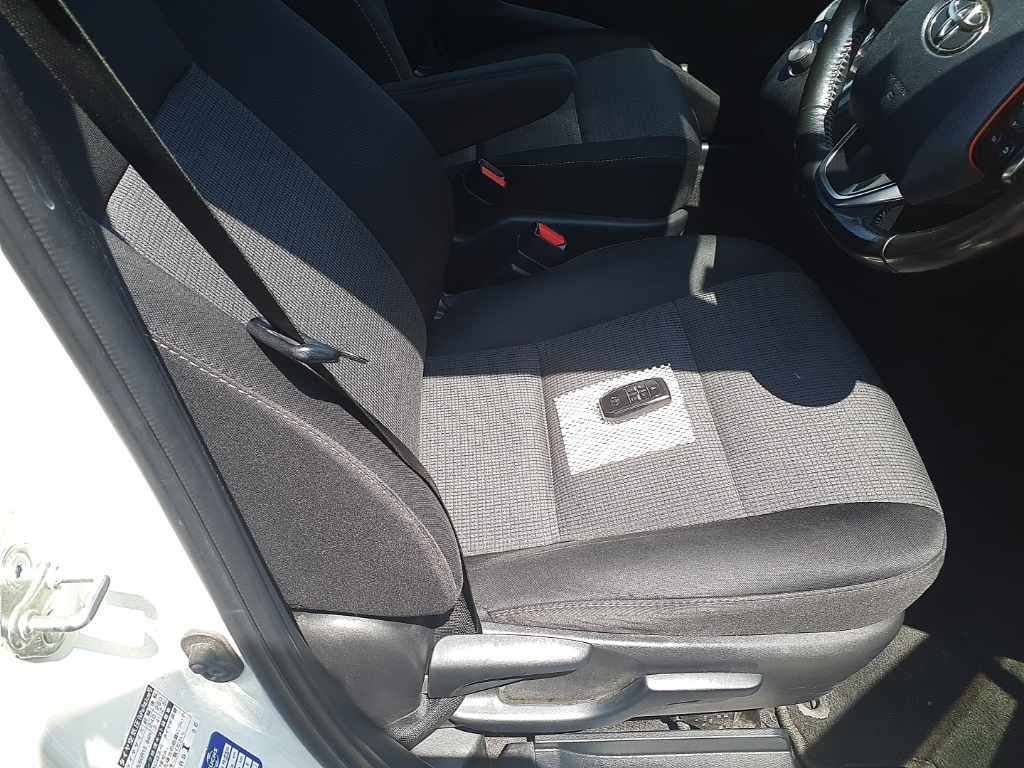 2021 Toyota Sienta ハイブリット auction photo 10