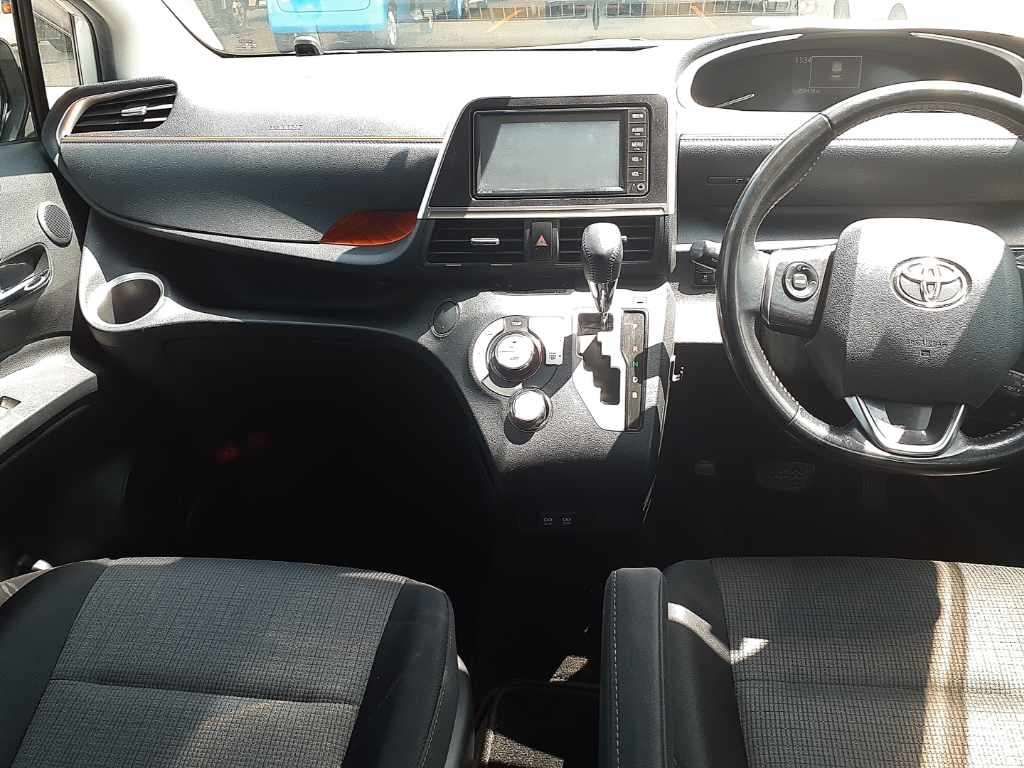 2021 Toyota Sienta ハイブリット auction photo 11