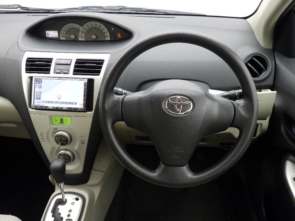 2007 Toyota Belta 4WD G auction photo 3
