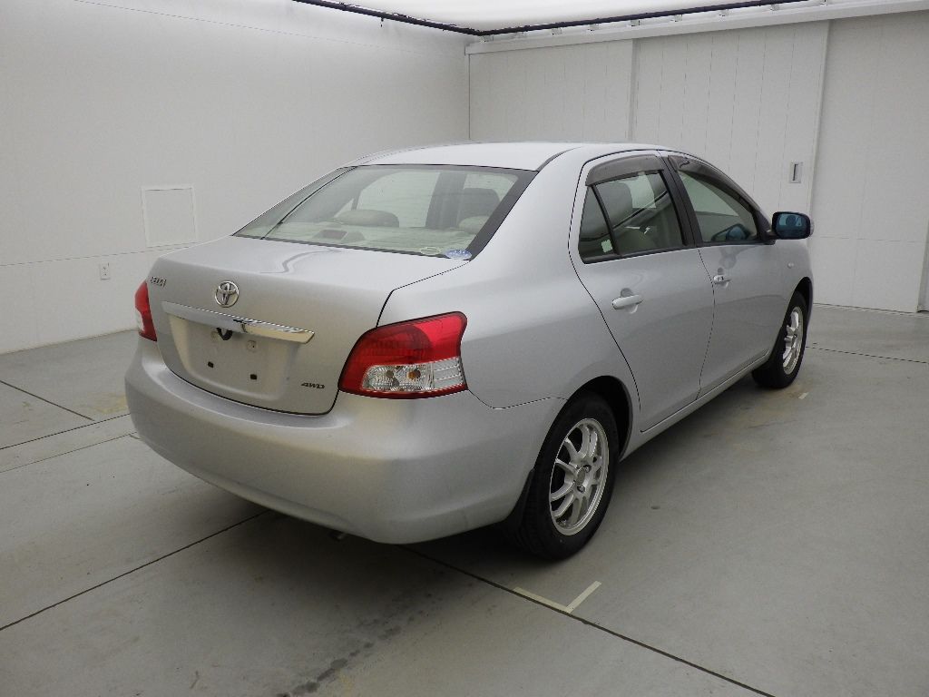 2007 Toyota Belta 4WD G auction photo 2