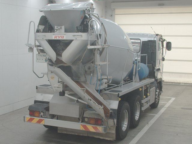 2017 Isuzu mixer auction photo 2