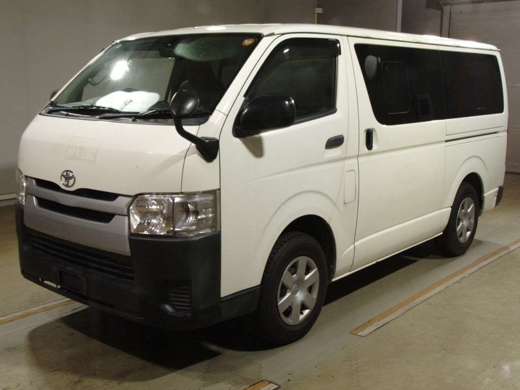 2017 Toyota Hiace DX 4WD Japan auction vehicle