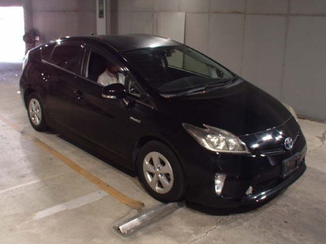 2014 Toyota Prius S Japan auction vehicle