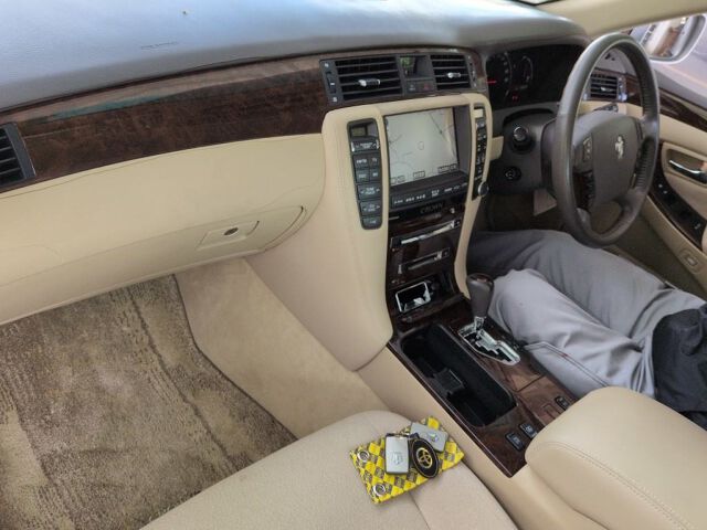 2007 Toyota Crown R Saloon 60th Special auction photo 3