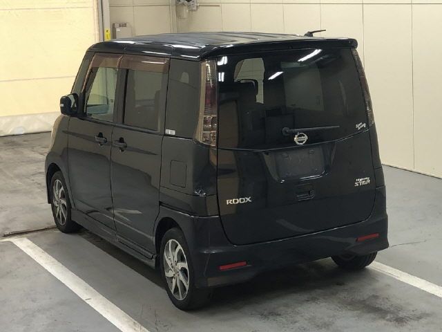 2010 Nissan Roox ハイウェイスター auction photo 2