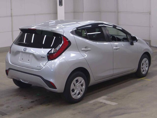 2023 Toyota Aqua X 4WD auction photo 5