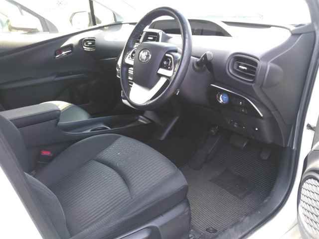 2016 Toyota Prius S auction photo 3