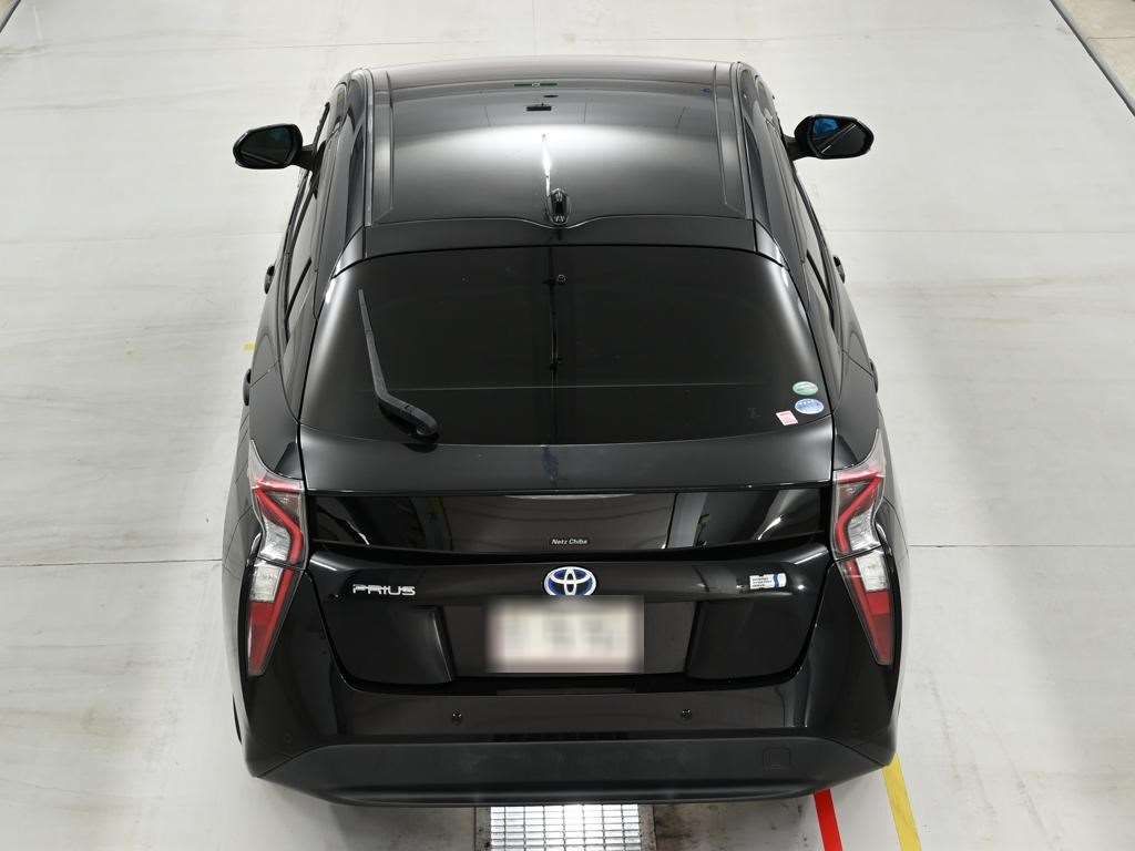 2017 Toyota Prius Sセーフティプラス auction photo 8