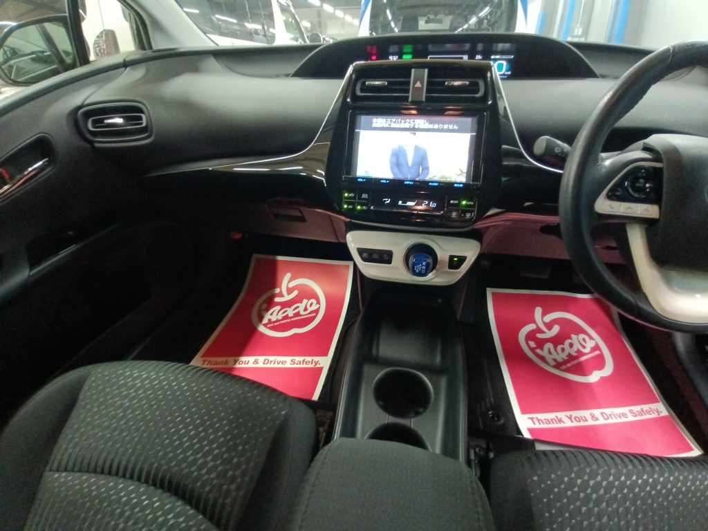 2017 Toyota Prius Sセーフティプラス auction photo 11