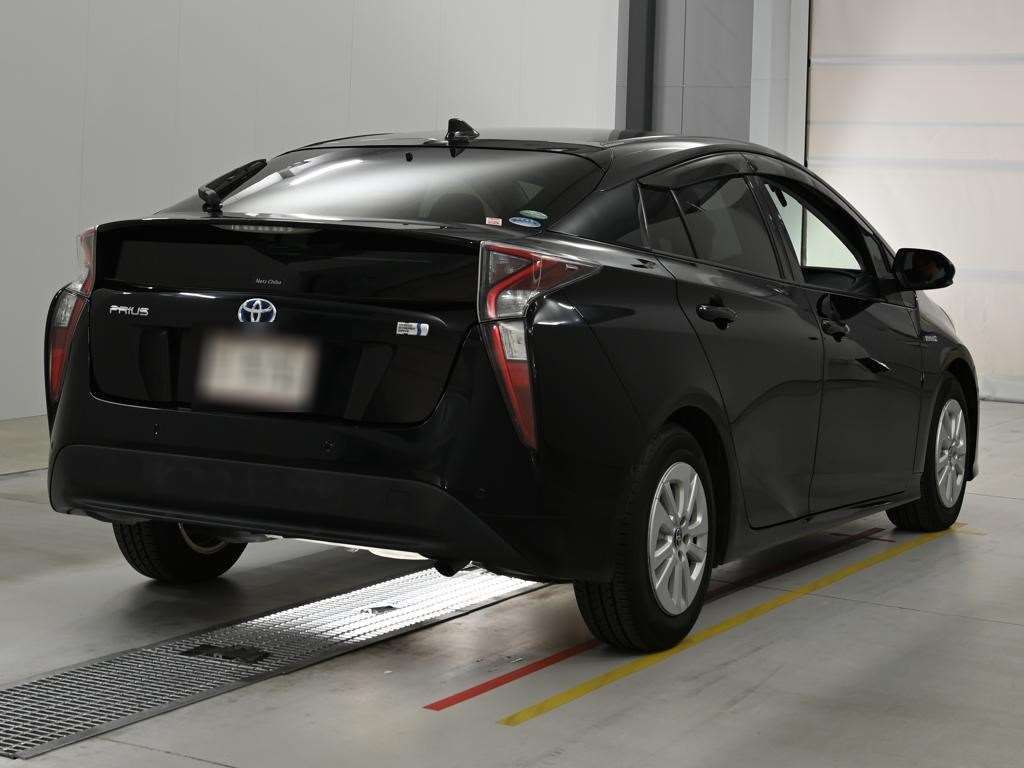 2017 Toyota Prius Sセーフティプラス auction photo 2