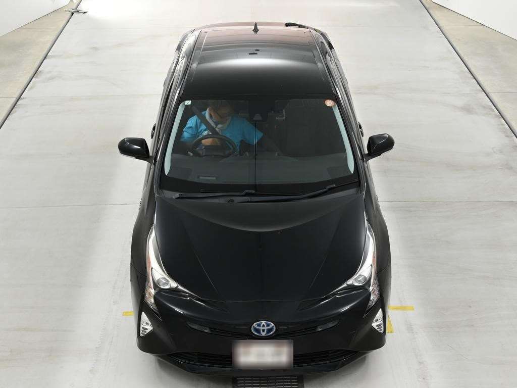 2017 Toyota Prius Sセーフティプラス auction photo 7
