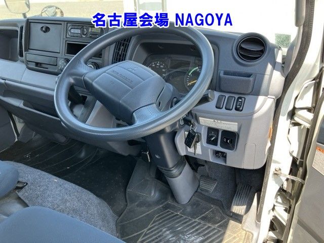 2015 Mitsubishi Fuso Canter Hira PG auction photo 4