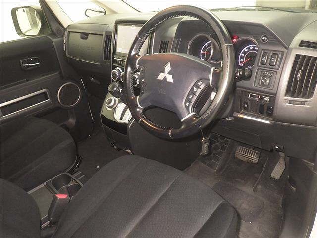 2015 Mitsubishi Delica D:5 4WD D Power Package 7-seater auction photo 3