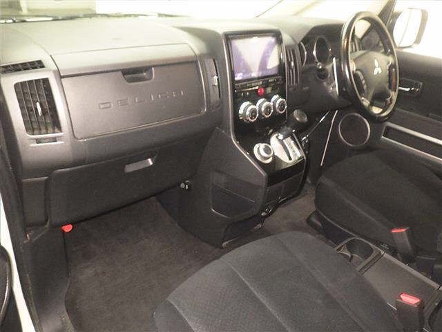 2015 Mitsubishi Delica D:5 4WD D Power Package 7-seater auction photo 4