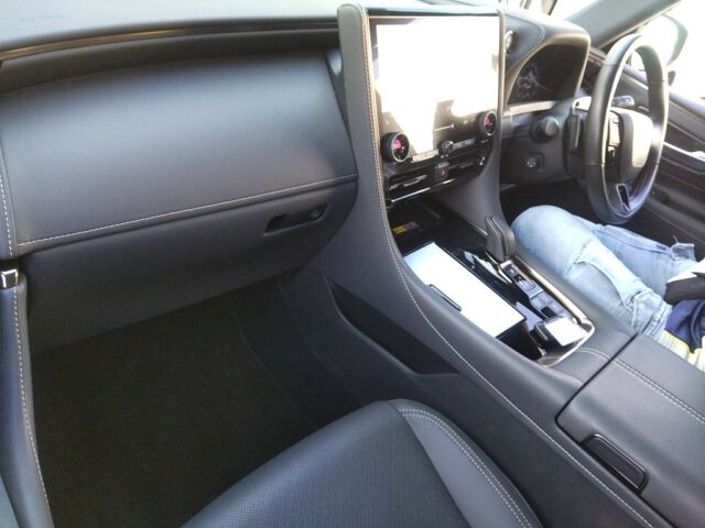 2024 Toyota Vellfire Z Premier 4WD auction photo 3