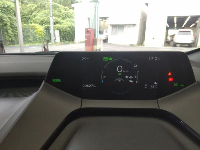 2025 Toyota Prius PHEV Z auction photo 6