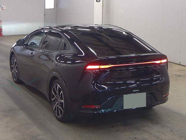 2025 Toyota Prius PHEV Z auction photo 2