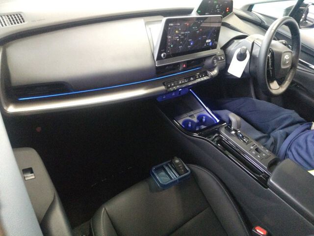 2025 Toyota Prius PHEV Z auction photo 3