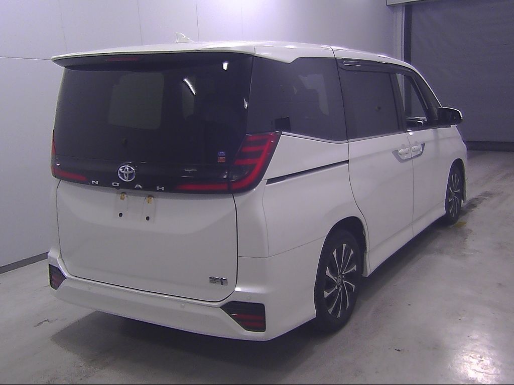 2022 Toyota Noah Hybrid S-Z auction photo 2