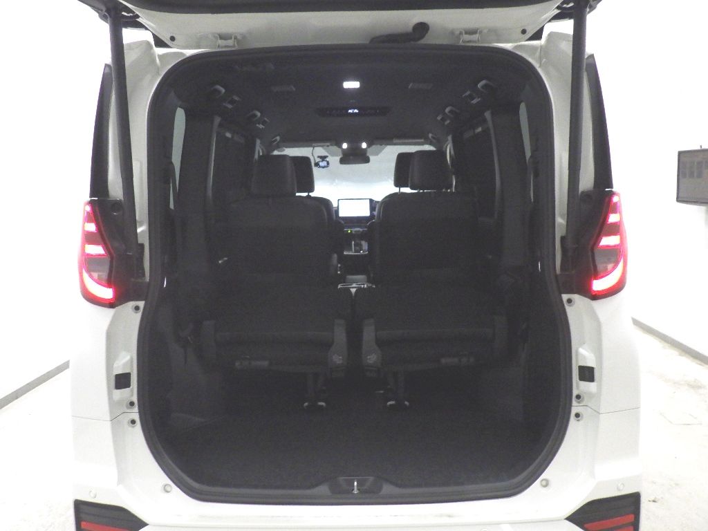 2022 Toyota Noah Hybrid S-Z auction photo 8