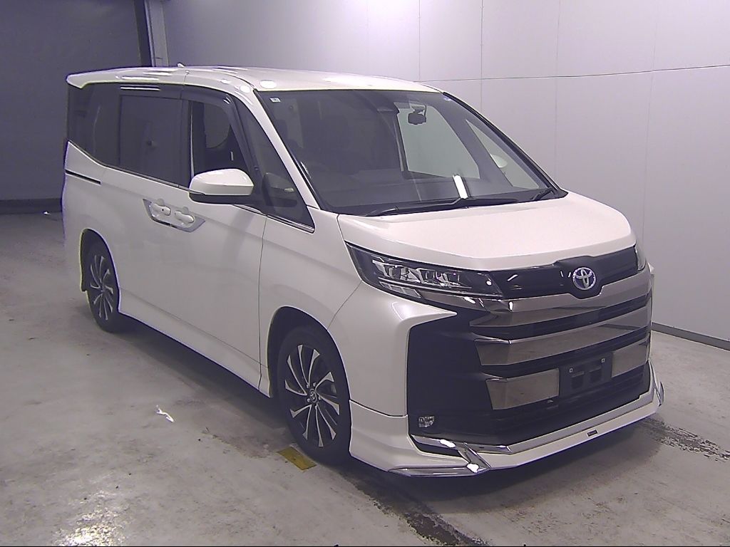 2022 Toyota Noah Hybrid S-Z Japan auction vehicle