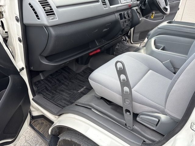 2009 Toyota Hiace ワゴン auction photo 9
