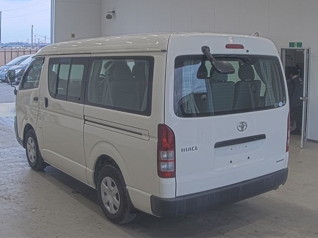2009 Toyota Hiace ワゴン auction photo 2