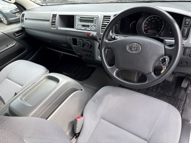 2009 Toyota Hiace ワゴン auction photo 4