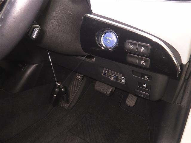 2018 Toyota Prius PHV A ユーティリティプラス auction photo 8