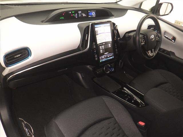 2018 Toyota Prius PHV A ユーティリティプラス auction photo 4