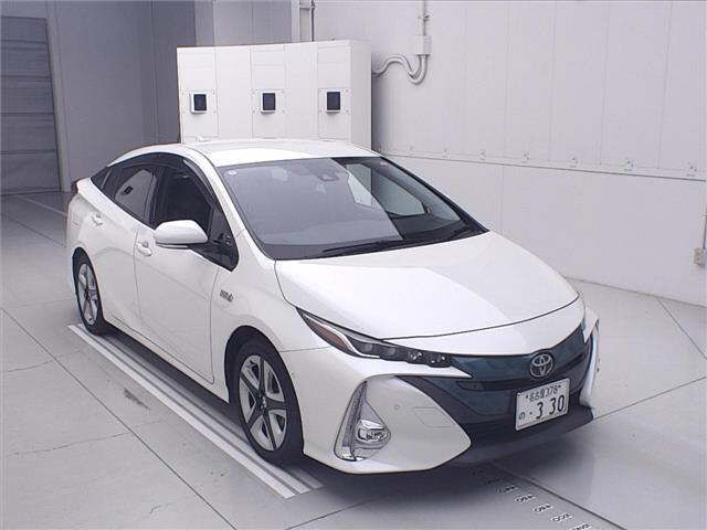 2018 Toyota Prius PHV A Japan auction vehicle