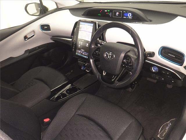 2018 Toyota Prius PHV A ユーティリティプラス auction photo 3