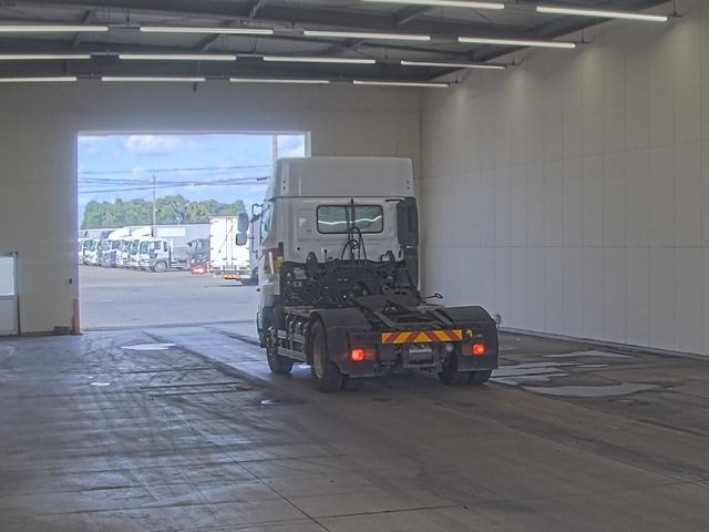 2015 Hino トラクター auction photo 2