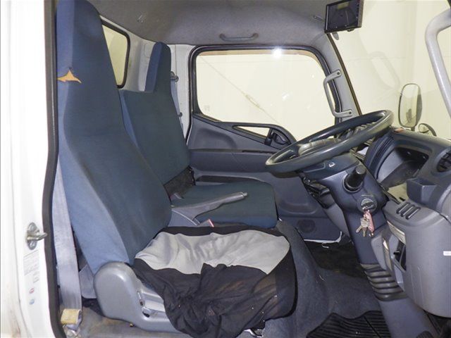 2015 Mitsubishi Fuso Canter Van auction photo 6