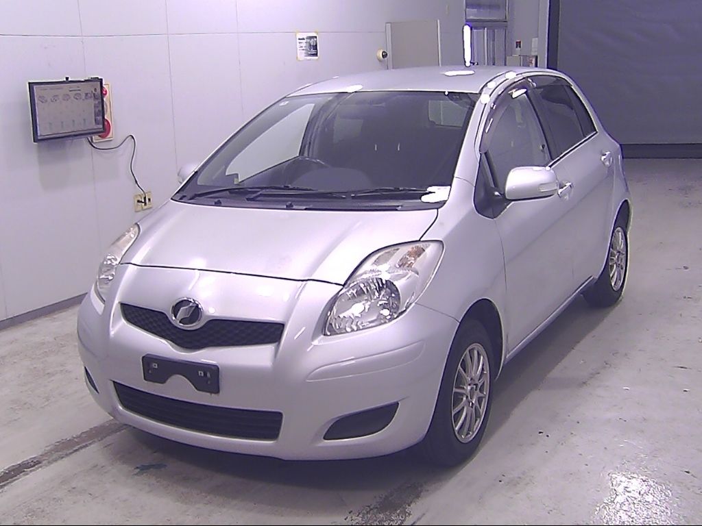 2010 Toyota ヴィッツ 5HB F LTDII auction photo 4